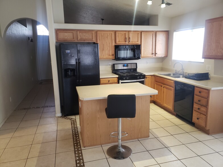 Building Photo - 2605 Silver Star Dr SW