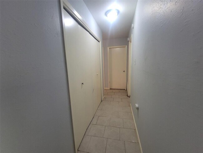 Building Photo - 1304 Glenda Dr