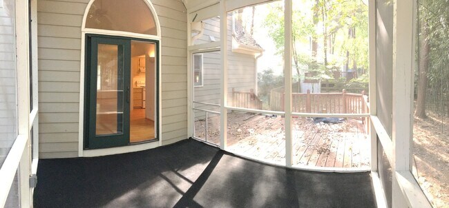 Building Photo - Inviting 3br house in Morrisville with woo...
