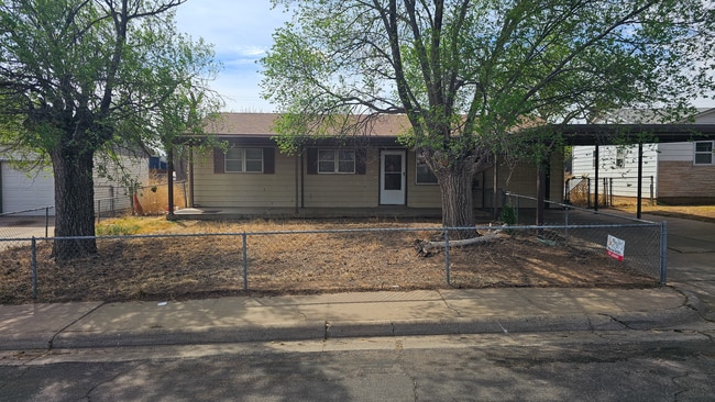 Building Photo - Featured Property