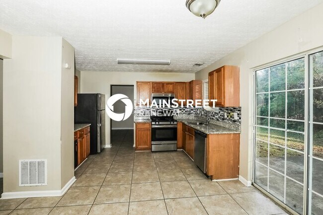 Building Photo - 4 Bedroom Pet-Friendly Home in Hampton, GA with Main Street Renewal