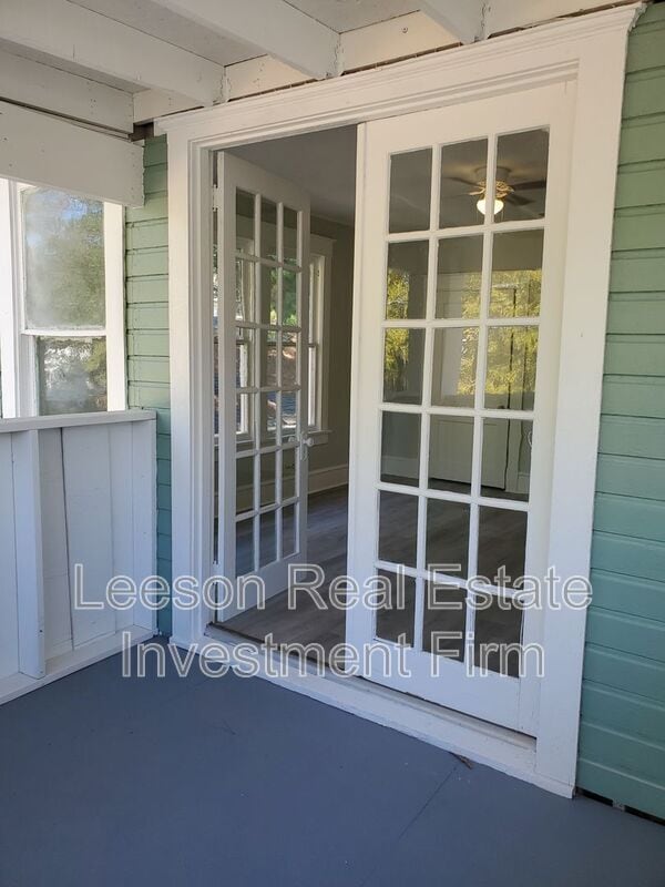 Building Photo - 523 Wichita St