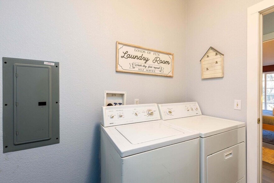 Building Photo - 60289 Cinder Butte Rd