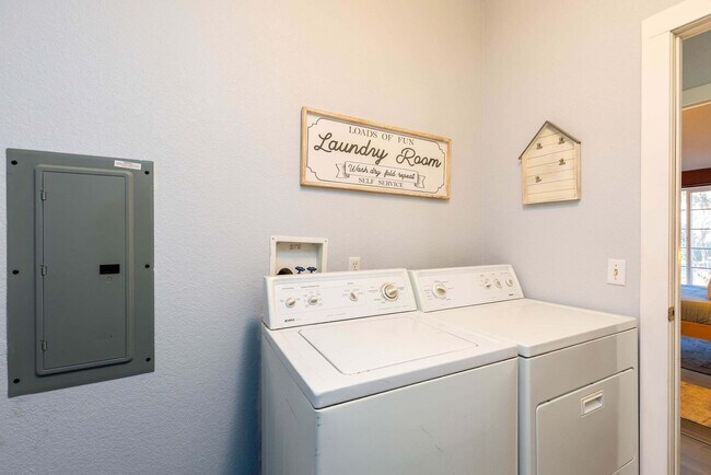 Building Photo - 60289 Cinder Butte Rd