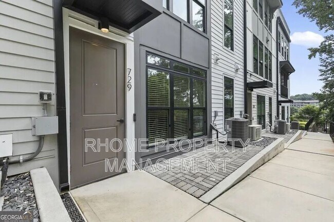 Building Photo - 729 Eloise Wy