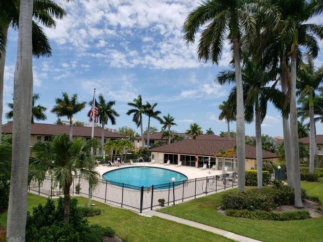 Primary Photo - 167 N Collier Blvd