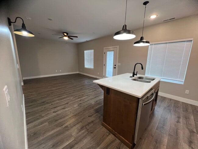 Building Photo - Available Now In Cross Hollow Hills