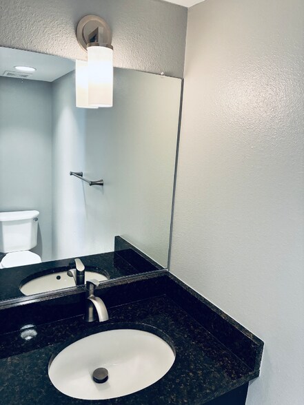 Building Photo - 7845 E Valley Vista Dr