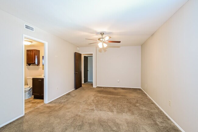 Building Photo - 5 Shining Rock Dr