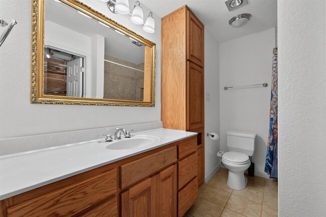 Building Photo - 1202 Knollpark Cir