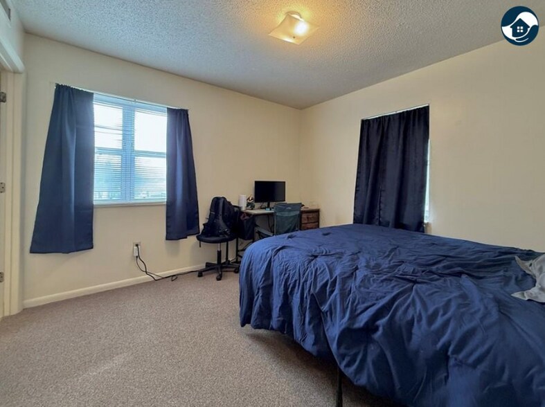 Building Photo - 229 E King St