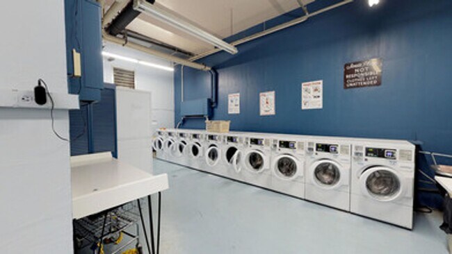 Building Photo - sp184