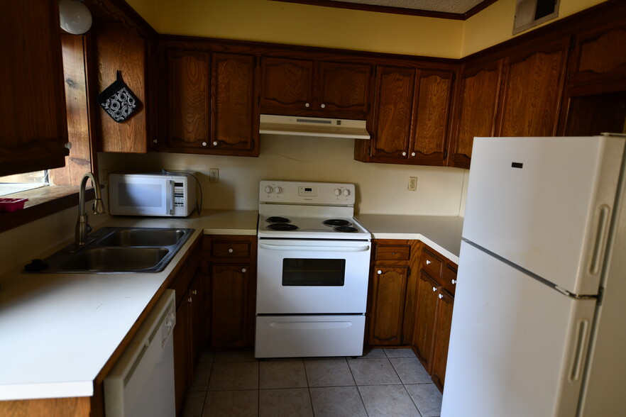 Building Photo - 755 E Boyd Dr