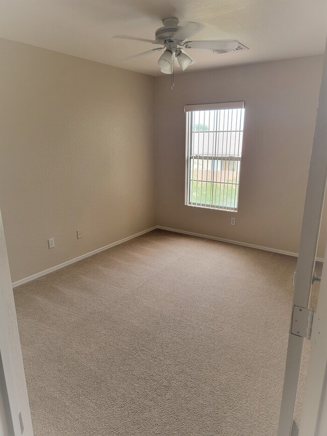 Building Photo - Spectacular 3-bedroom, 2.5 bathroom home For Rent in Tolleson!!