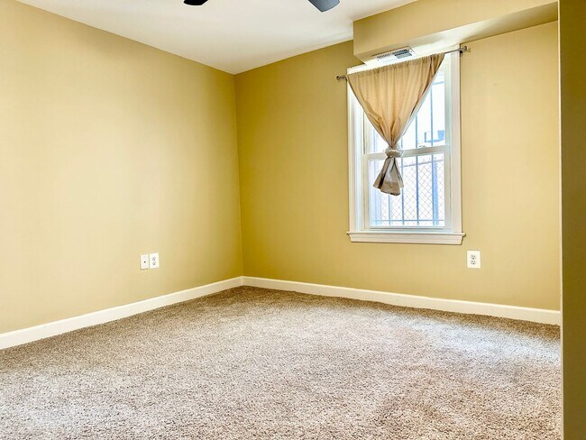 Building Photo - 2 Bed 1 Bath Adams Morgan