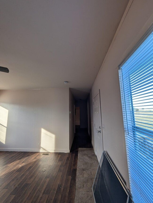 Building Photo - 818 FM713