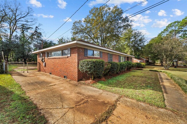 Building Photo - Charming 3 Bed/2 Bath Home in Montgomery - $1650/mo