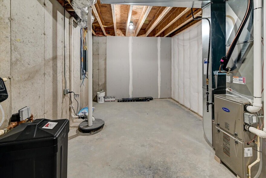 Building Photo - 2940 Blue Grass Dr