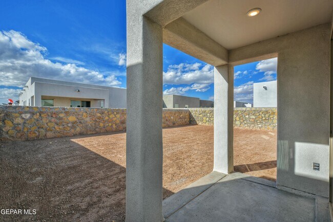 Building Photo - 705 Paseo De La Reina St