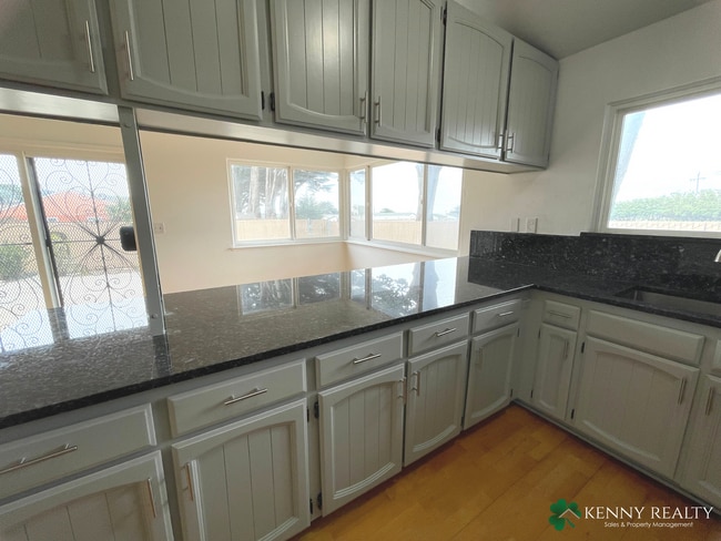 Building Photo - Spacious 3 Bedroom Home with Backyard Pati...