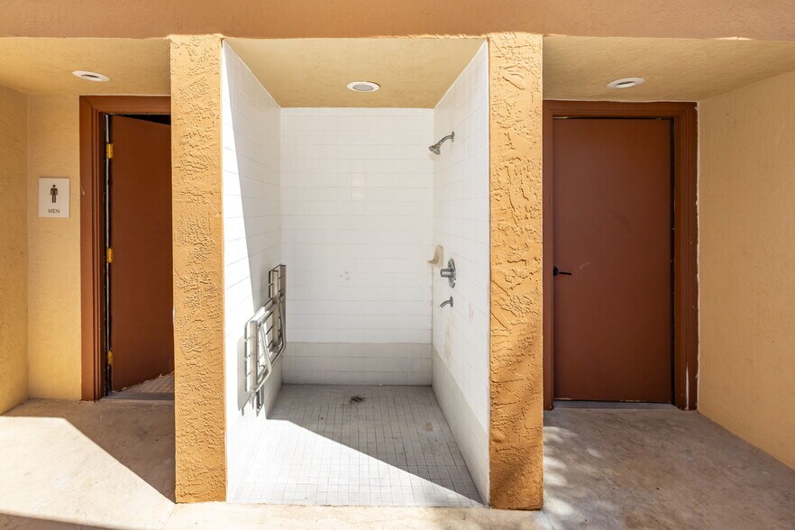 Building Photo - 15273 Maturin Dr