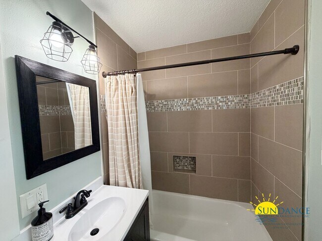 Building Photo - Stunning 3BR Home in PRIME Fort Walton Beach neighborhood!