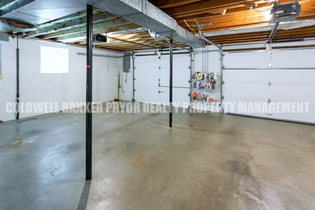 Building Photo - 211 Sandpiper Ln