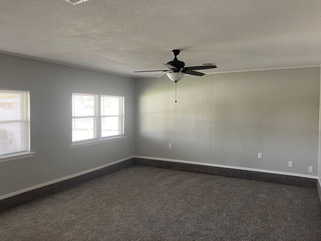 Building Photo - 3 bedroom PLUS floor plan! Newly Remodeled...
