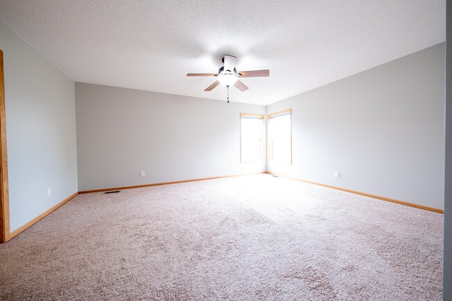 Building Photo - 2692 Vierling Dr E