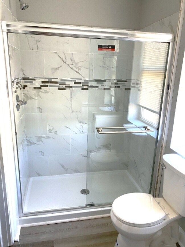 Building Photo - 4310 Ridgewood Ave