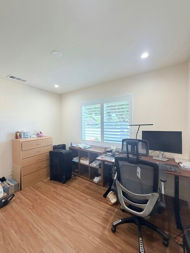 Building Photo - 7622 Oxbow Ln