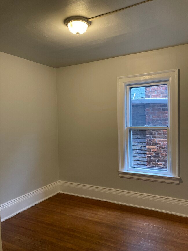 Building Photo - 833 Tonawanda St