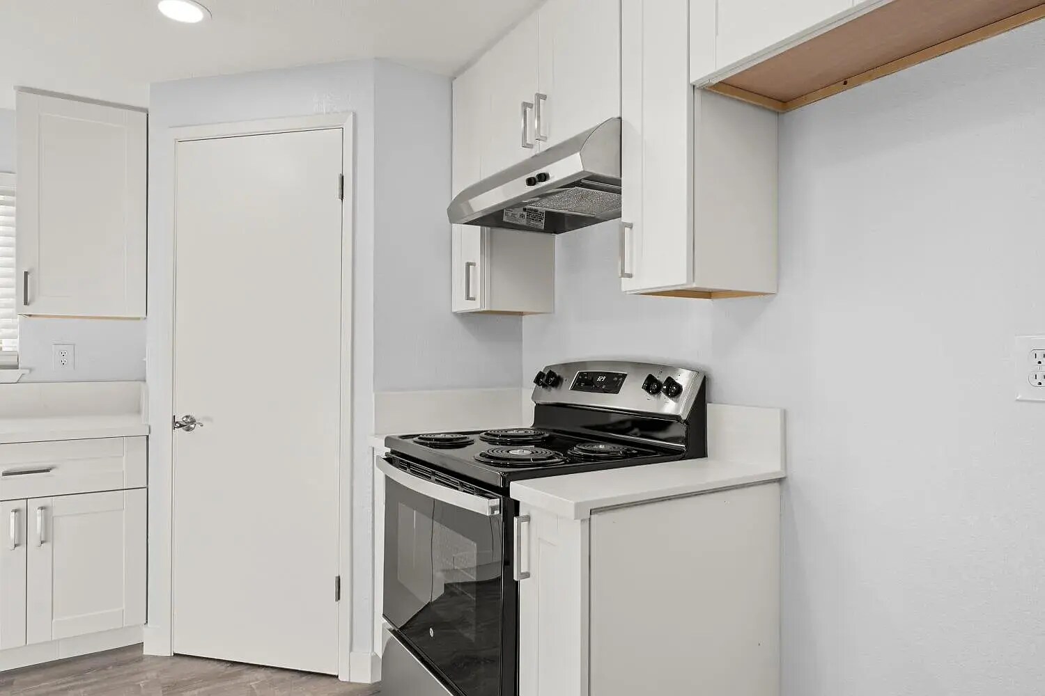 Building Photo - 6643 Laguna Park Dr