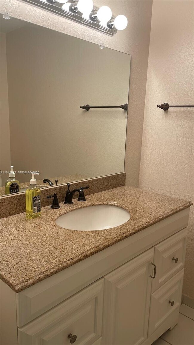 Building Photo - 9113 Lime Tree Ln