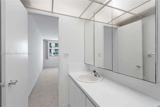 Building Photo - 5005 Collins Ave