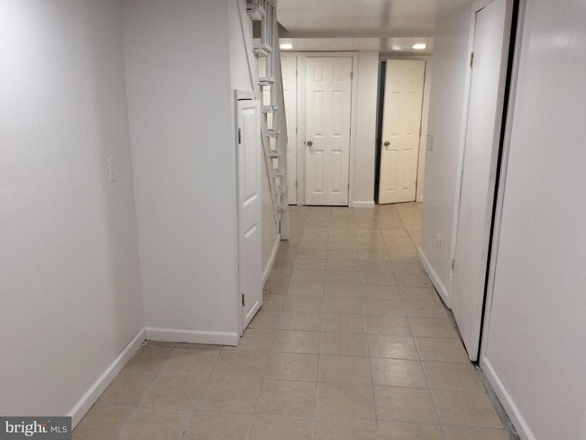 Building Photo - 267 W Sheldon St