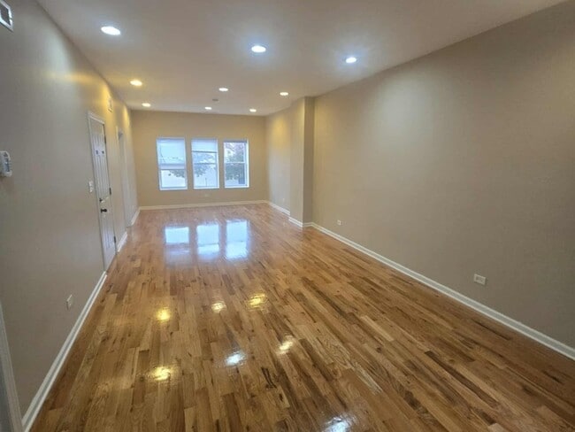 Building Photo - 5709 W Irving Park Rd