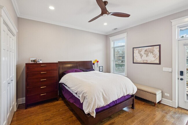 Building Photo - 2044 N Sheffield Ave