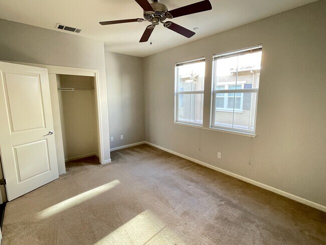 Building Photo - 1585 Agnew Road