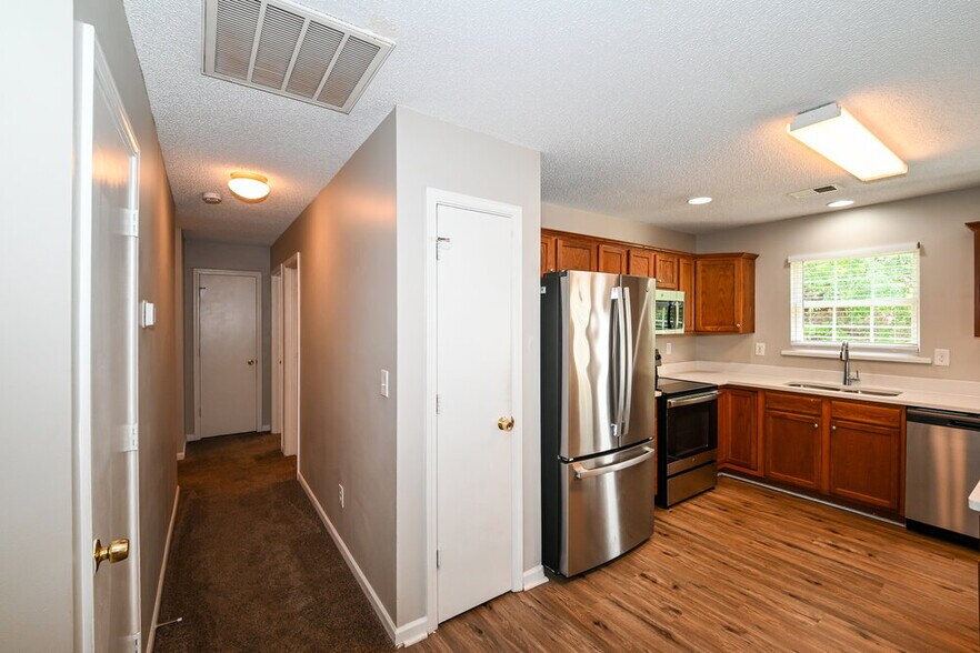 Building Photo - 5880 Mahogany Pl SW