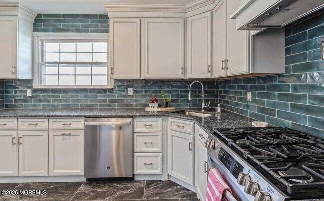 Building Photo - 24 Layton Ave