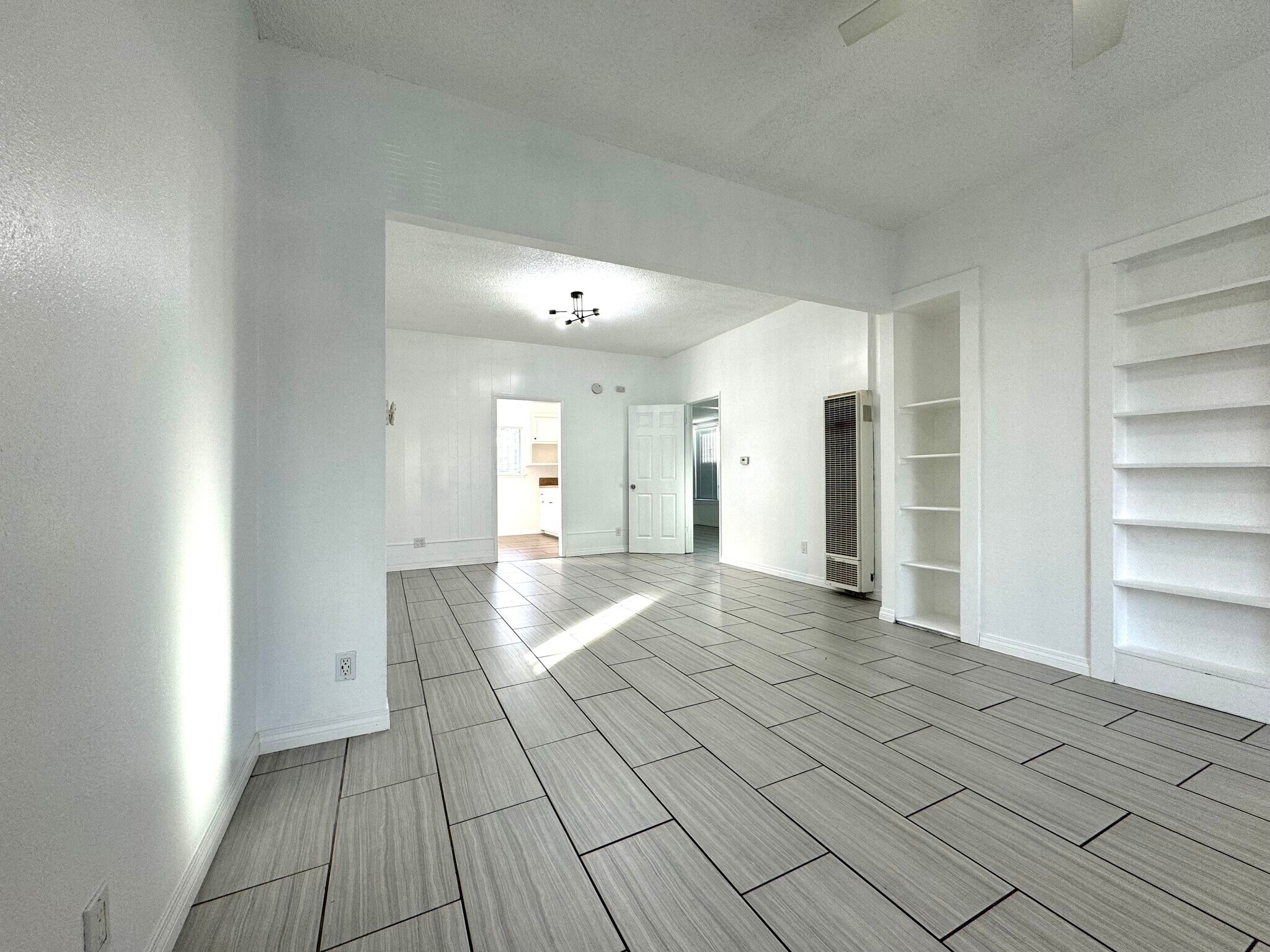 Open living/dining, 12x25 - 534 E 19th St