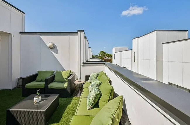 Building Photo - 2830 Clay St