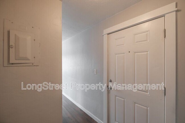 Building Photo - 205 6th Ave SW
