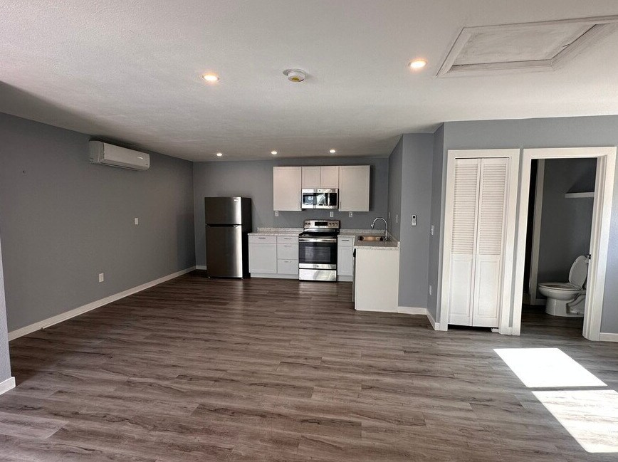 Building Photo - 27 W Las Animas St