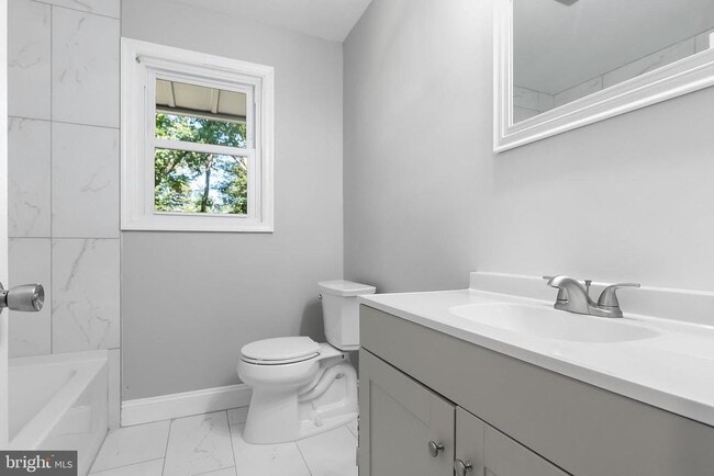 Building Photo - 405 Hamilton Rd