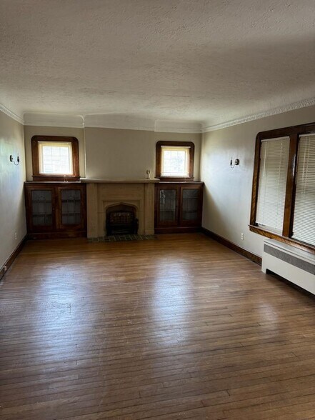 Building Photo - 2477 E 126th St