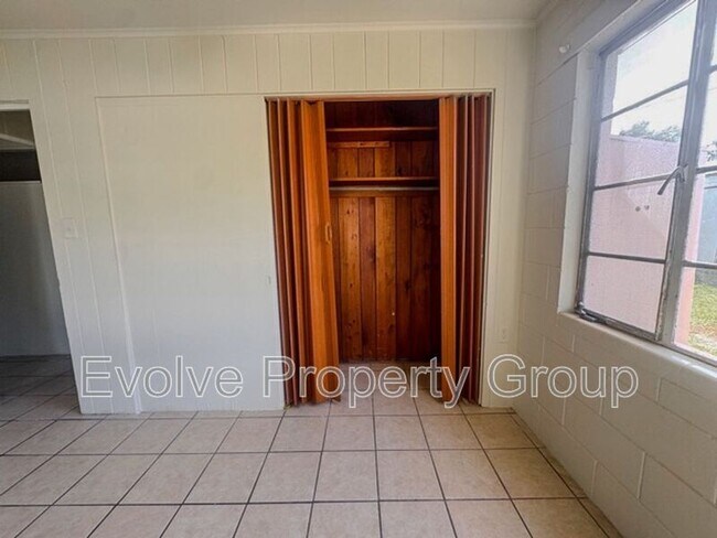 Building Photo - 710 N Grove St