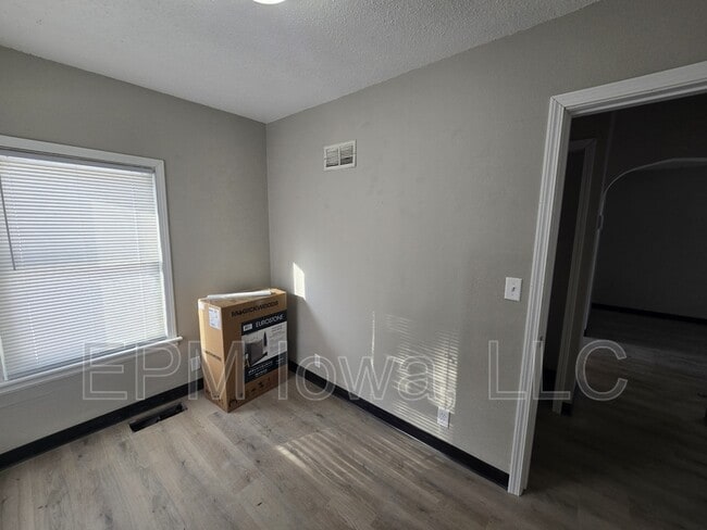 Building Photo - 1123 N Barclay St