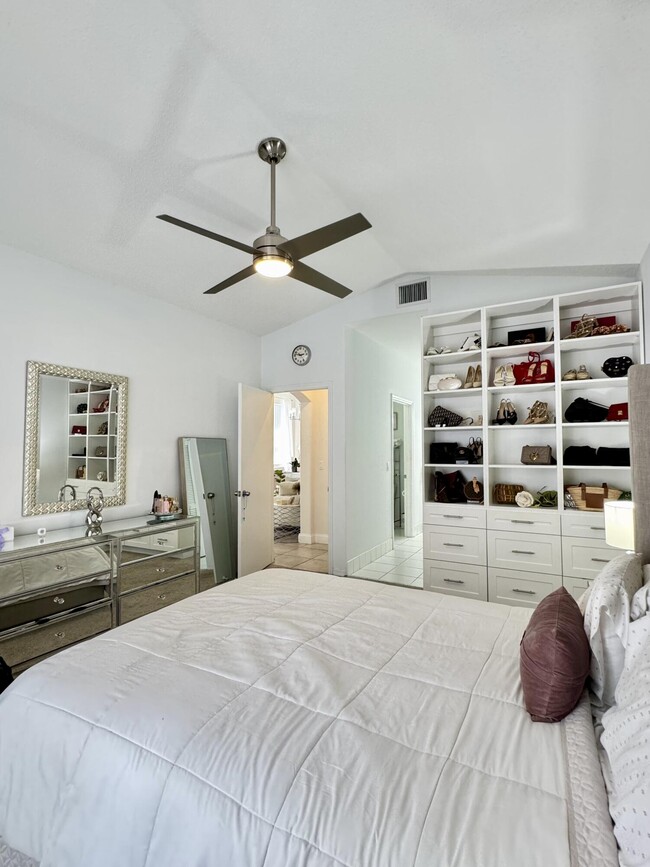 Building Photo - 6752 Green Island Cir